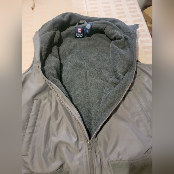 CHAPS Insulated Vest - Picture 5 of 5